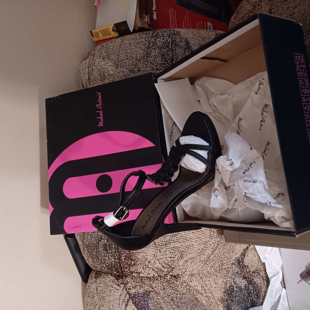 Michael Antonio Black Heels Elegant Design